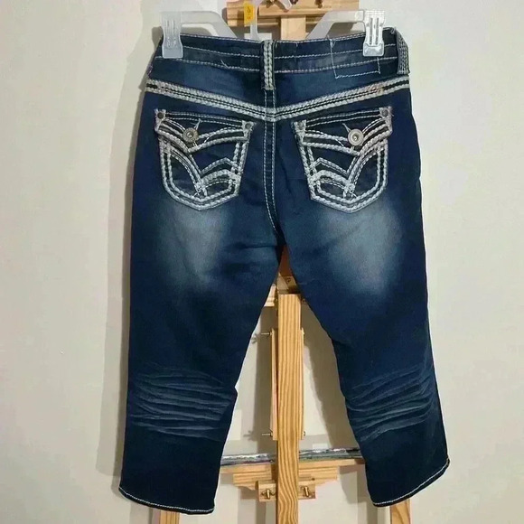 Hydraulic dark wash Gramercy, Capri jeans, decor pockets, women’s size 4 ￼ - Picture 2 of 9